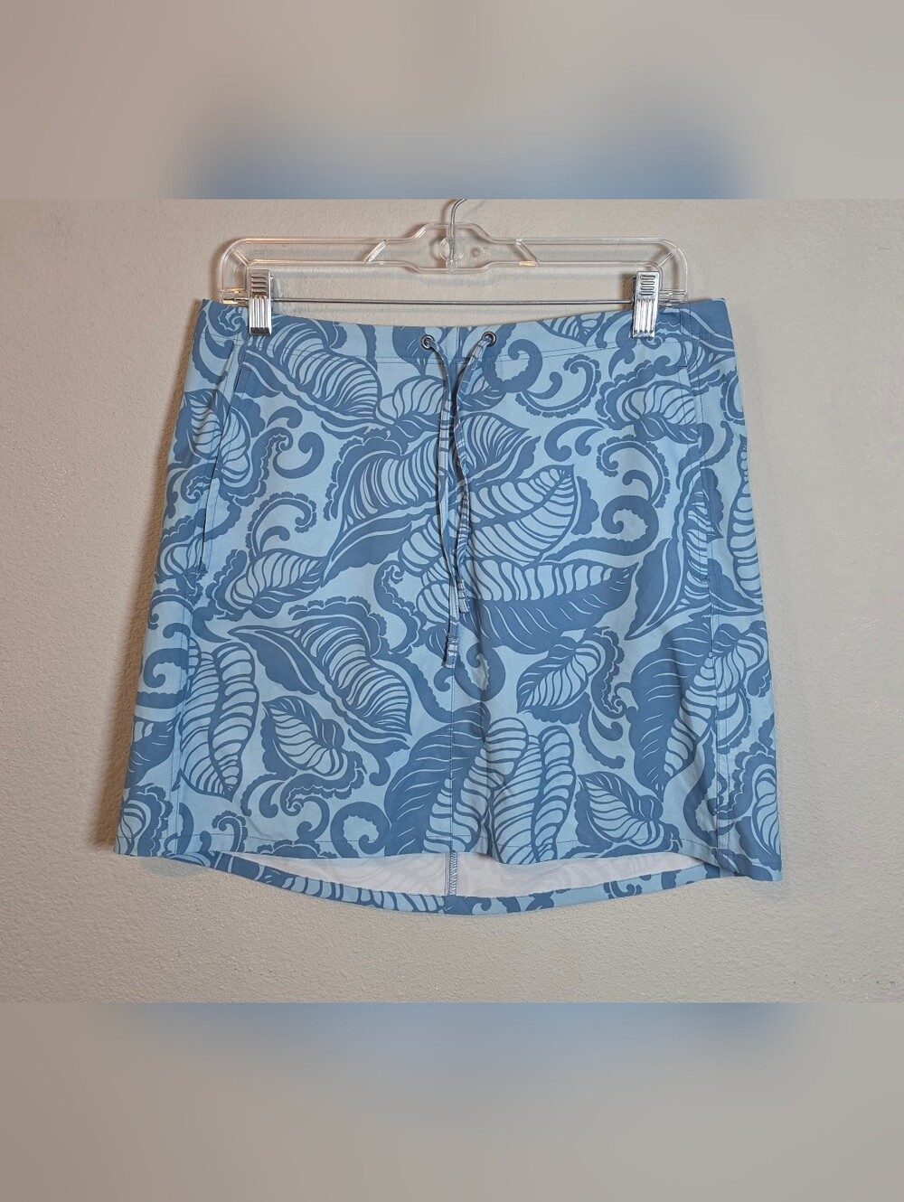 ​Title Nine Tropical Blue Leaf Hiking Skort Size 4 Athleisure Travel Sporty